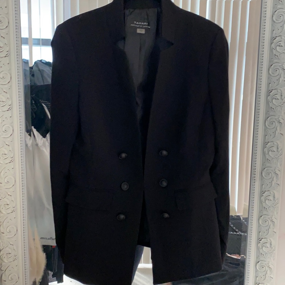 Beautiful Tahari blazer with unique buttons